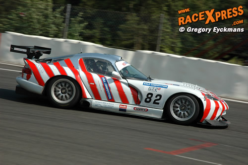 De Red Racing Viper in actie tijdens de FIA-GT 24 Hours Testdag